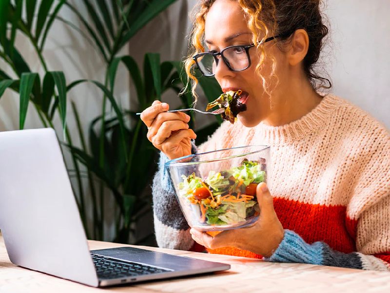 Rahasia Tetap Bertenaga di Kantor dengan Pilihan Camilan yang Tepat